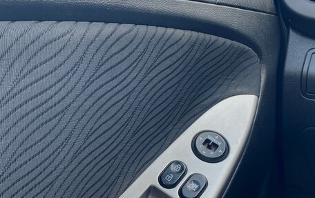 Hyundai Solaris II рестайлинг, 2011 год, 940 000 рублей, 10 фотография
