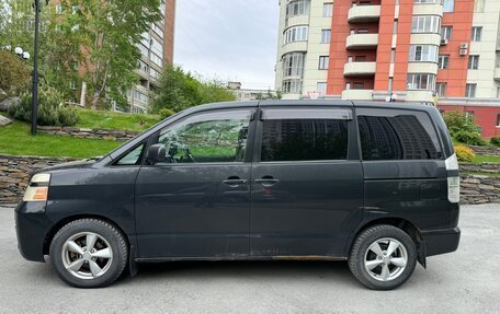 Toyota Voxy II, 2002 год, 935 000 рублей, 4 фотография