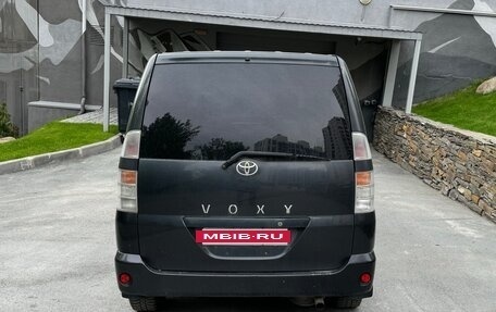 Toyota Voxy II, 2002 год, 935 000 рублей, 6 фотография