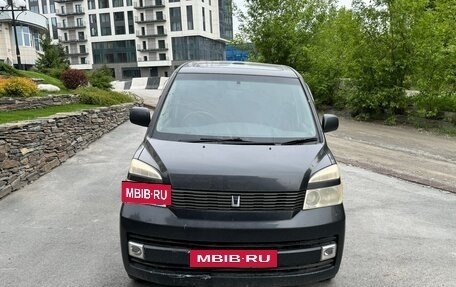 Toyota Voxy II, 2002 год, 935 000 рублей, 3 фотография