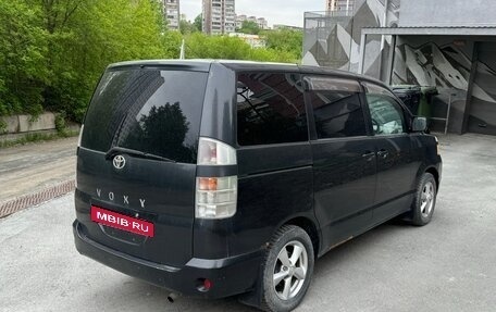 Toyota Voxy II, 2002 год, 935 000 рублей, 7 фотография