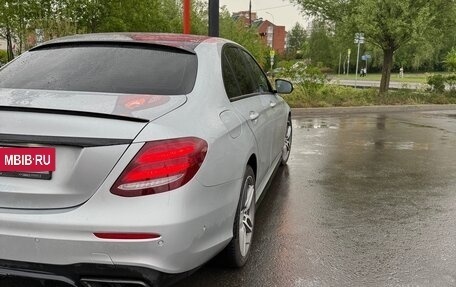 Mercedes-Benz E-Класс, 2020 год, 4 100 000 рублей, 3 фотография