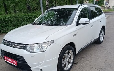 Mitsubishi Outlander III рестайлинг 3, 2013 год, 1 660 000 рублей, 1 фотография