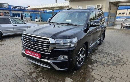 Toyota Land Cruiser 200, 2017 год, 7 600 000 рублей, 1 фотография