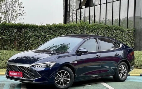 BYD Qin, 2023 год, 1 350 000 рублей, 1 фотография