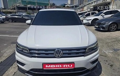 Volkswagen Tiguan II, 2021 год, 1 820 009 рублей, 1 фотография