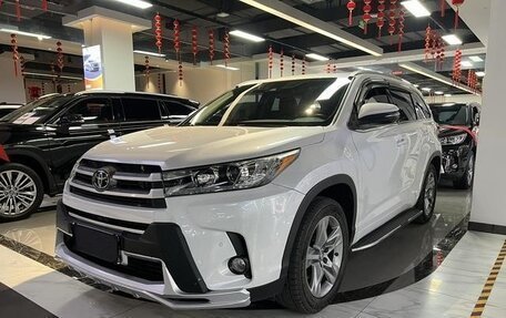Toyota Highlander III, 2021 год, 2 500 200 рублей, 1 фотография