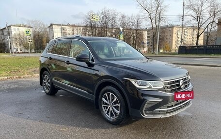 Volkswagen Tiguan II, 2021 год, 4 550 000 рублей, 19 фотография