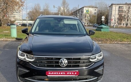 Volkswagen Tiguan II, 2021 год, 4 550 000 рублей, 26 фотография