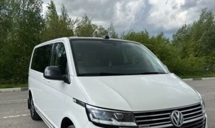 Volkswagen Multivan T6 рестайлинг, 2021 год, 6 100 000 рублей, 1 фотография