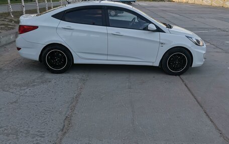 Hyundai Solaris II рестайлинг, 2011 год, 800 000 рублей, 1 фотография