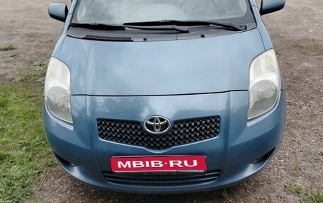 Toyota Yaris III рестайлинг, 2008 год, 700 000 рублей, 1 фотография