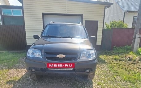 Chevrolet Niva I рестайлинг, 2011 год, 599 000 рублей, 3 фотография