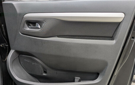 Peugeot Traveller I, 2021 год, 2 695 000 рублей, 23 фотография