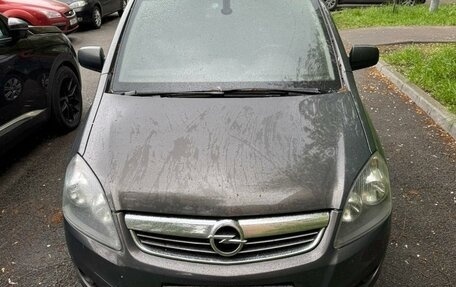 Opel Zafira B, 2013 год, 800 000 рублей, 1 фотография