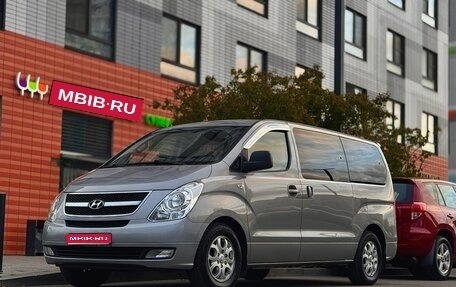 Hyundai Grand Starex Grand Starex I рестайлинг 2, 2012 год, 1 800 000 рублей, 1 фотография