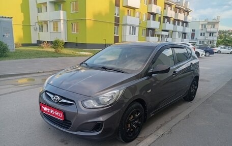 Hyundai Solaris II рестайлинг, 2011 год, 600 000 рублей, 1 фотография