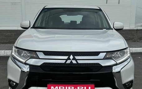 Mitsubishi Outlander III рестайлинг 3, 2022 год, 2 200 000 рублей, 1 фотография