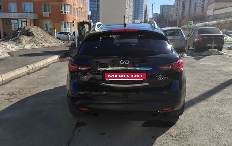 Infiniti QX70, 2014 год, 2 400 000 рублей, 6 фотография