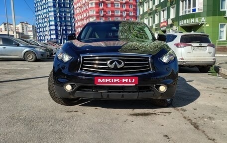 Infiniti QX70, 2014 год, 2 400 000 рублей, 3 фотография