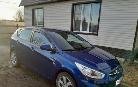 Hyundai Solaris II рестайлинг, 2013 год, 900 000 рублей, 2 фотография