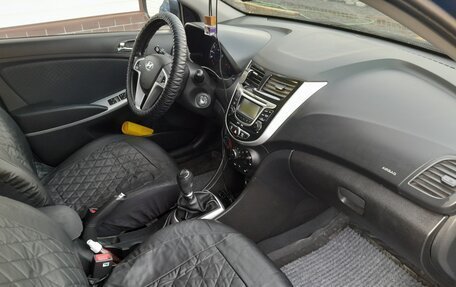 Hyundai Solaris II рестайлинг, 2013 год, 900 000 рублей, 8 фотография
