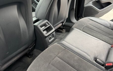 Audi A4, 2017 год, 2 600 000 рублей, 11 фотография