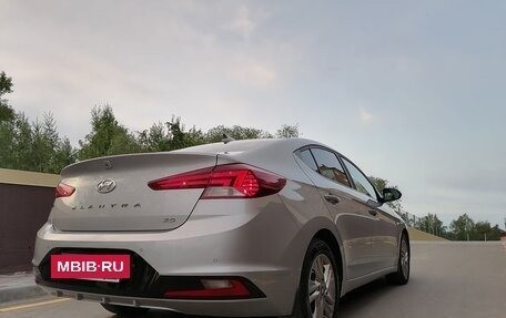 Hyundai Elantra VI рестайлинг, 2019 год, 1 800 000 рублей, 5 фотография