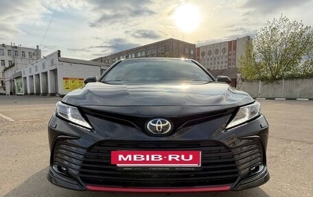 Toyota Camry, 2021 год, 3 600 000 рублей, 2 фотография