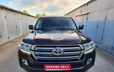 Toyota Land Cruiser 200, 2015 год, 6 650 000 рублей, 3 фотография