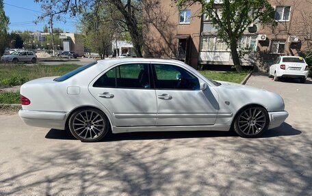 Mercedes-Benz E-Класс, 1997 год, 520 000 рублей, 4 фотография
