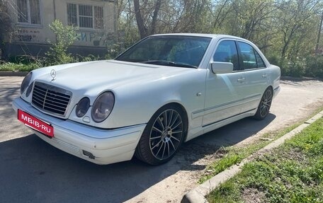 Mercedes-Benz E-Класс, 1997 год, 520 000 рублей, 2 фотография