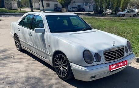 Mercedes-Benz E-Класс, 1997 год, 520 000 рублей, 3 фотография