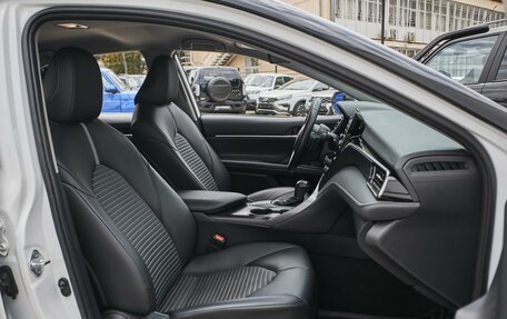 Toyota Camry, 2021 год, 3 299 000 рублей, 10 фотография