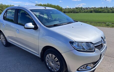 Renault Logan II, 2015 год, 697 000 рублей, 2 фотография