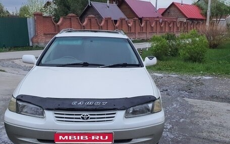 Toyota Camry, 1997 год, 555 000 рублей, 2 фотография