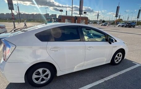 Toyota Prius, 2012 год, 1 000 000 рублей, 3 фотография