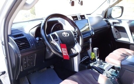Toyota Land Cruiser Prado 150 рестайлинг 2, 2010 год, 2 650 000 рублей, 8 фотография