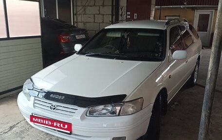 Toyota Camry, 1986 год, 620 000 рублей, 2 фотография