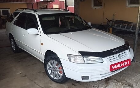Toyota Camry, 1986 год, 620 000 рублей, 3 фотография