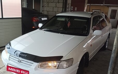 Toyota Camry, 1986 год, 620 000 рублей, 5 фотография