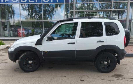 Chevrolet Niva I рестайлинг, 2017 год, 737 564 рублей, 2 фотография
