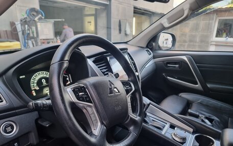 Mitsubishi Pajero Sport III рестайлинг, 2021 год, 3 600 000 рублей, 6 фотография