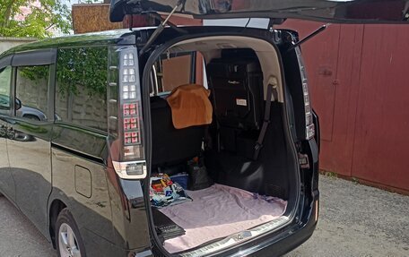 Toyota Voxy III, 2014 год, 1 850 000 рублей, 4 фотография