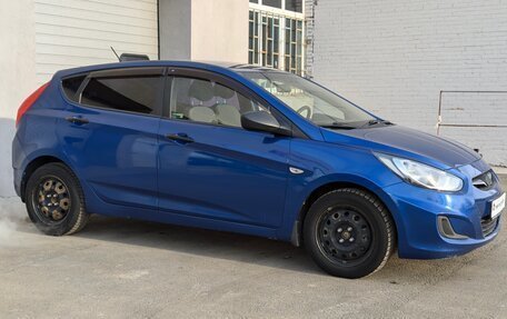 Hyundai Solaris II рестайлинг, 2011 год, 630 000 рублей, 5 фотография