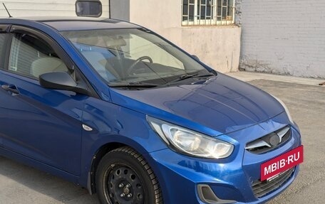 Hyundai Solaris II рестайлинг, 2011 год, 630 000 рублей, 4 фотография