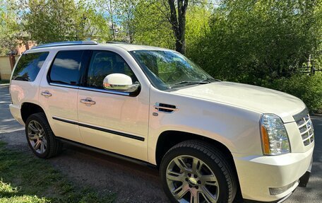Cadillac Escalade III, 2011 год, 2 500 000 рублей, 1 фотография