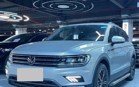 Volkswagen Tiguan II, 2021 год, 1 800 000 рублей, 1 фотография