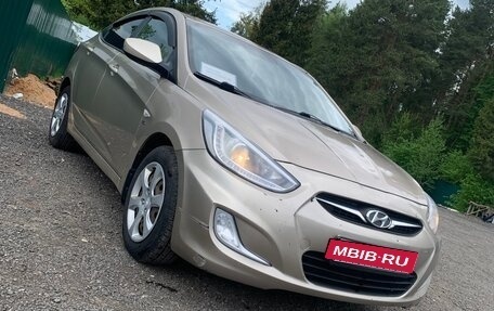 Hyundai Solaris II рестайлинг, 2013 год, 800 000 рублей, 1 фотография