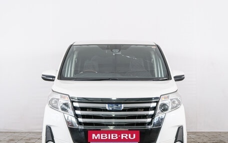 Toyota Noah III, 2016 год, 2 249 000 рублей, 3 фотография